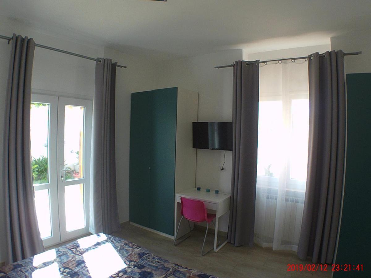 Bed and Breakfast Un Passo Dal Mare Fiumicino Exterior foto