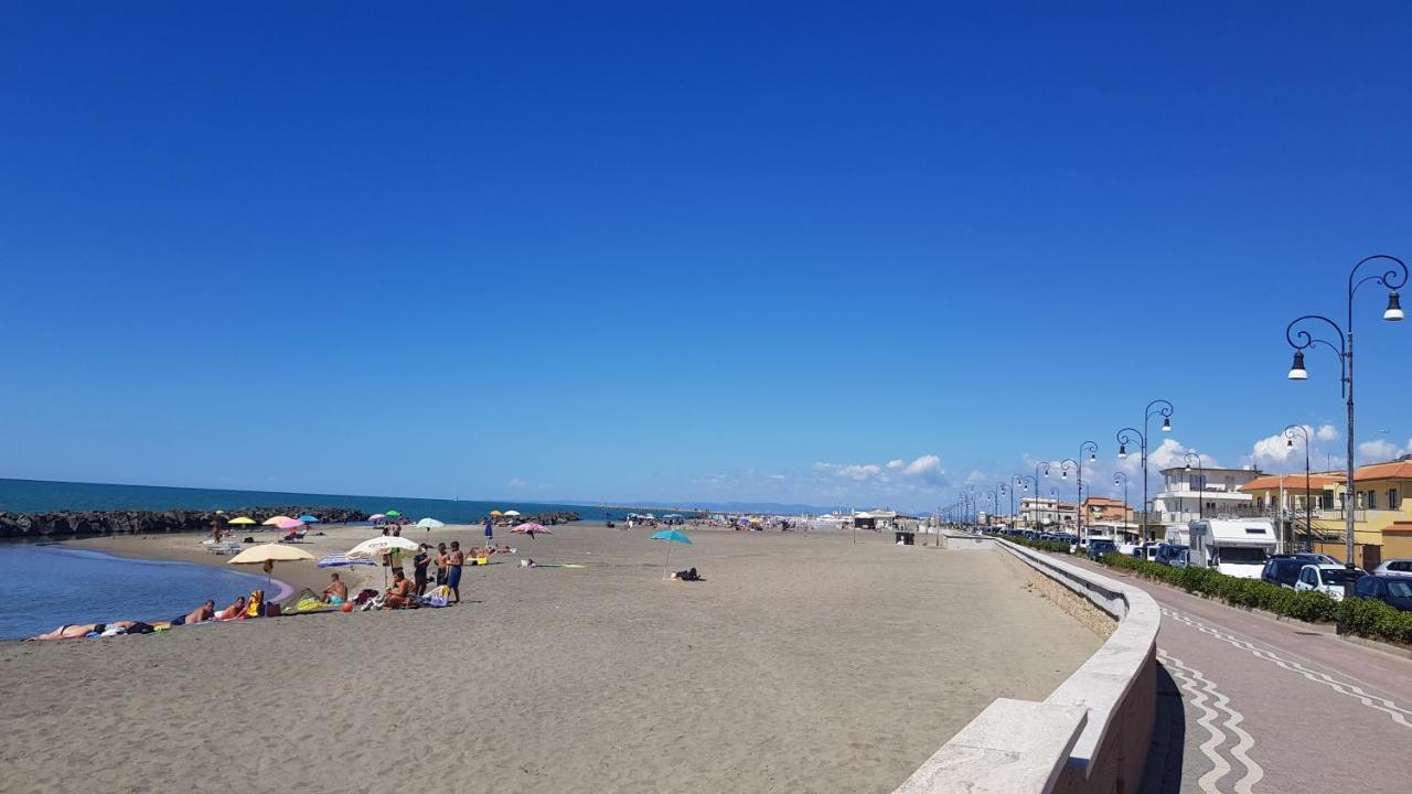 Bed and Breakfast Un Passo Dal Mare Fiumicino Exterior foto Playa de Sabinillas